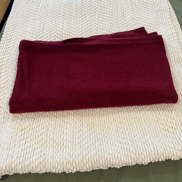 Elegant Burgundy Scarf - Picture 3 of 4